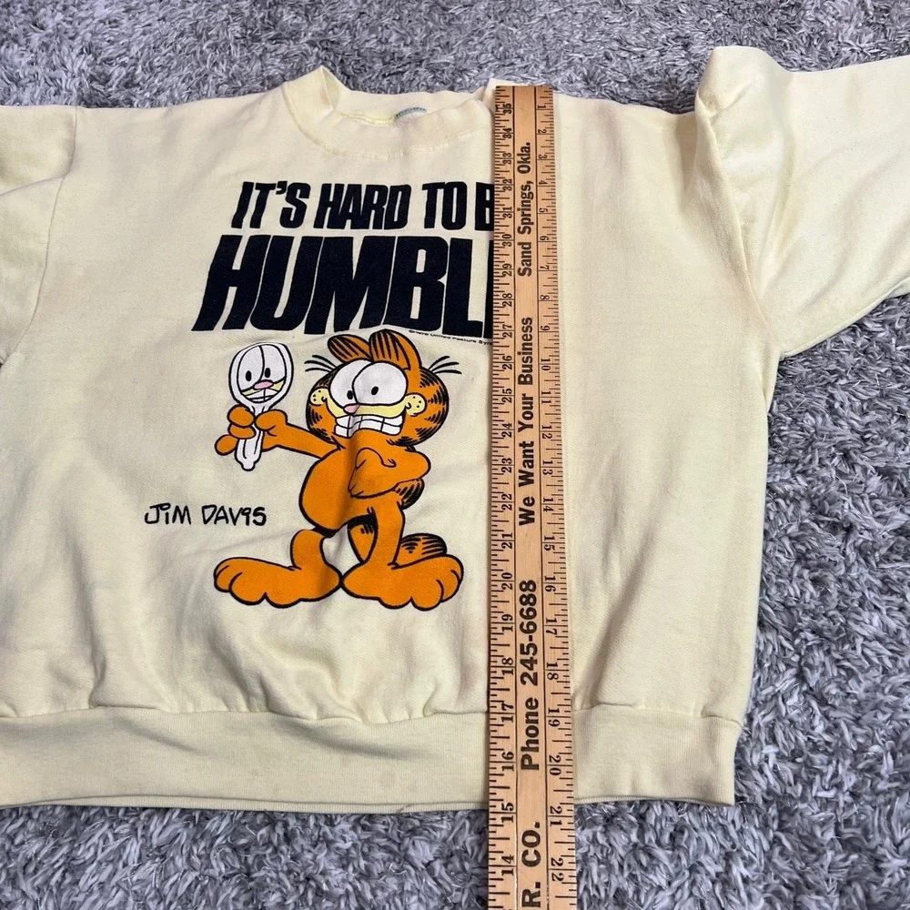 Vintage Garfield Sweatshirt M Yellow Hard To‎ Be Humble Comic Crewneck 70s